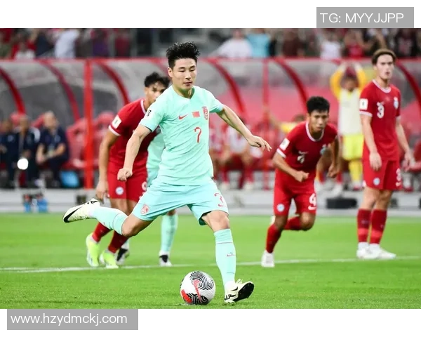 中国足球32号球星的崛起与挑战：从草根到职业赛场的奋斗历程