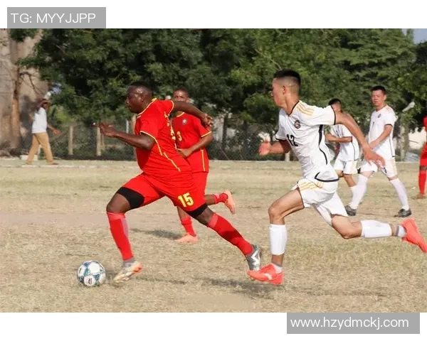 全球足坛巨星同框合影 展现足球魅力与团结精神 全球足坛巨星同框合影 展现足球魅力与团结精神