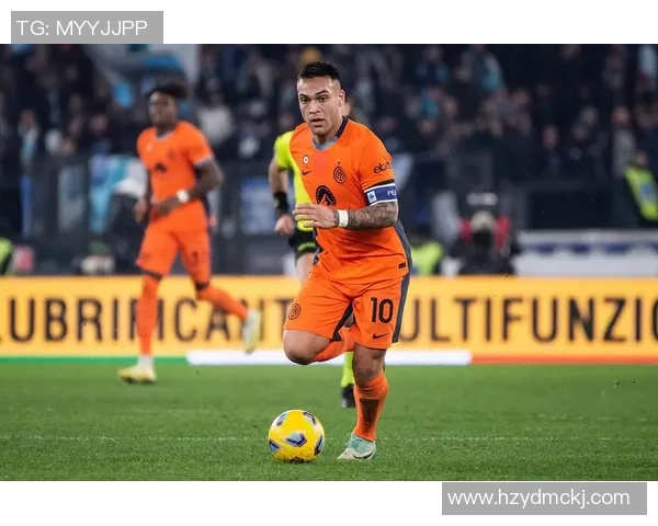 足球场上球星顶牛冲突引发激烈争议与团队精神深度思考