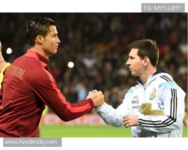 足球巨星荣耀时刻登台领奖 引领赛场新风潮尽显风采 足球巨星荣耀时刻登台领奖 引领赛场新风潮尽显风采