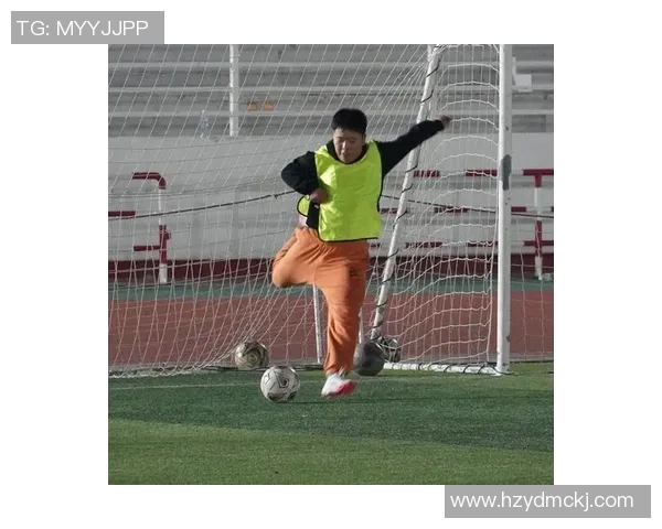 足坛巨星炫酷腿技展现极致控球艺术引爆绿茵赛场激情时刻