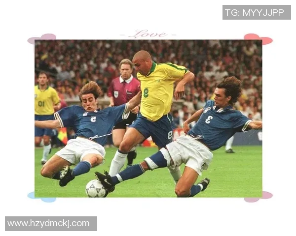 足球员看不到球星为何引发讨论 球场视角与明星效应的关系分析 足球员看不到球星为何引发讨论 球场视角与明星效应的关系分析