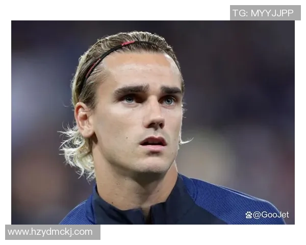 戴眼镜且头发修长的足球球星们展现独特魅力与球场风采 戴眼镜且头发修长的足球球星们展现独特魅力与球场风采